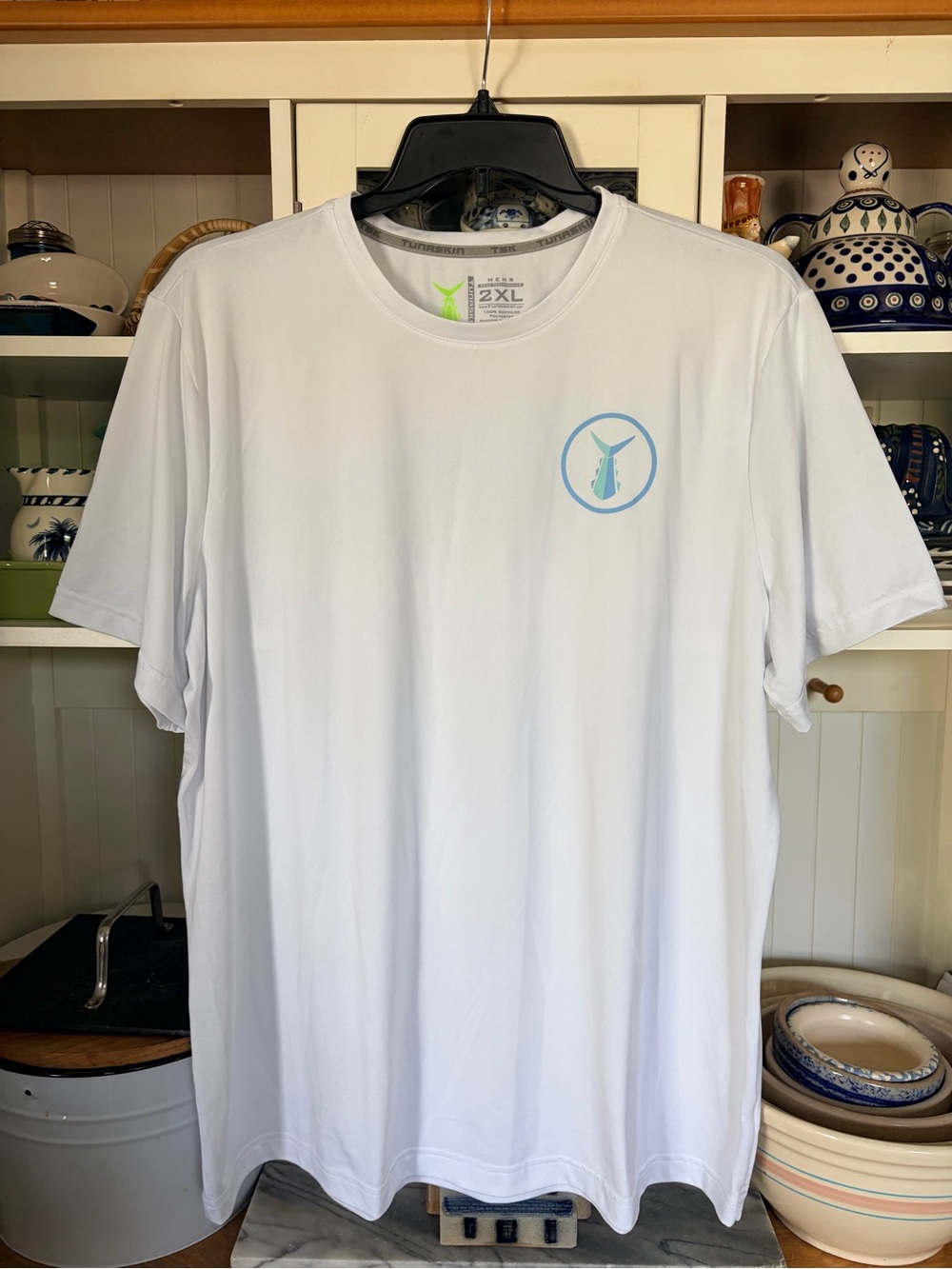 Tunaskin Shirt Men’s 2XL White Performance SS Tee Blue Fish Tail Emblem